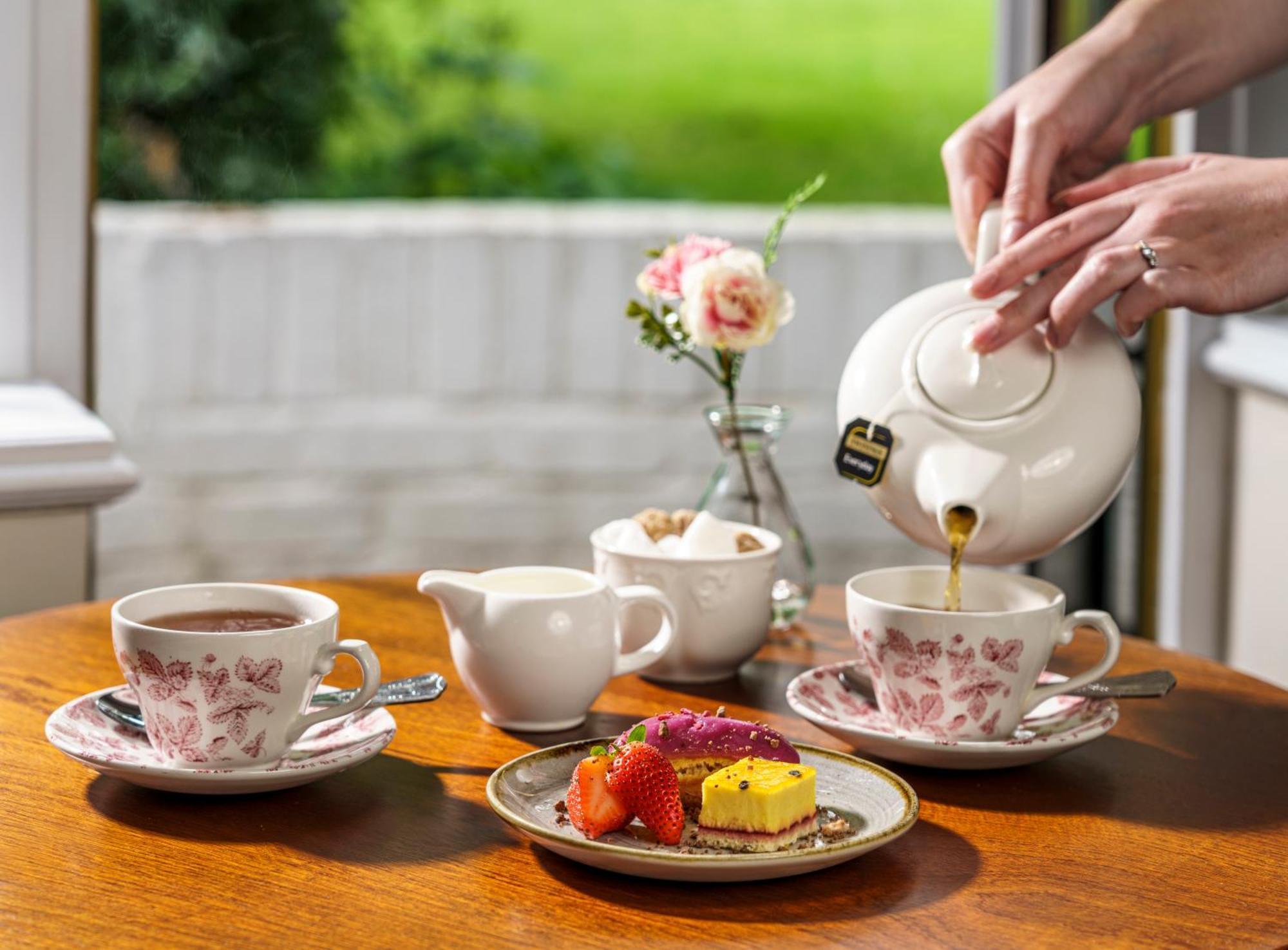 Macdonald Craxton Wood Hotel & Spa Ledsham  Bagian luar foto