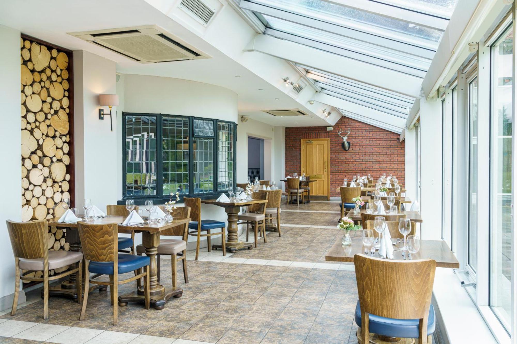 Macdonald Craxton Wood Hotel & Spa Ledsham  Bagian luar foto