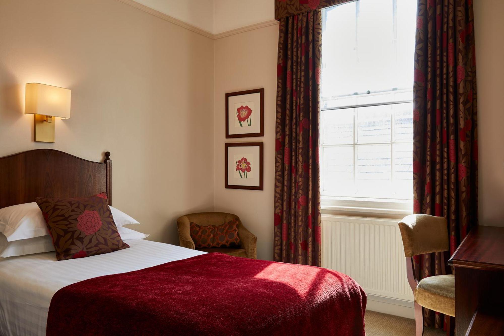 Macdonald Craxton Wood Hotel & Spa Ledsham  Bagian luar foto