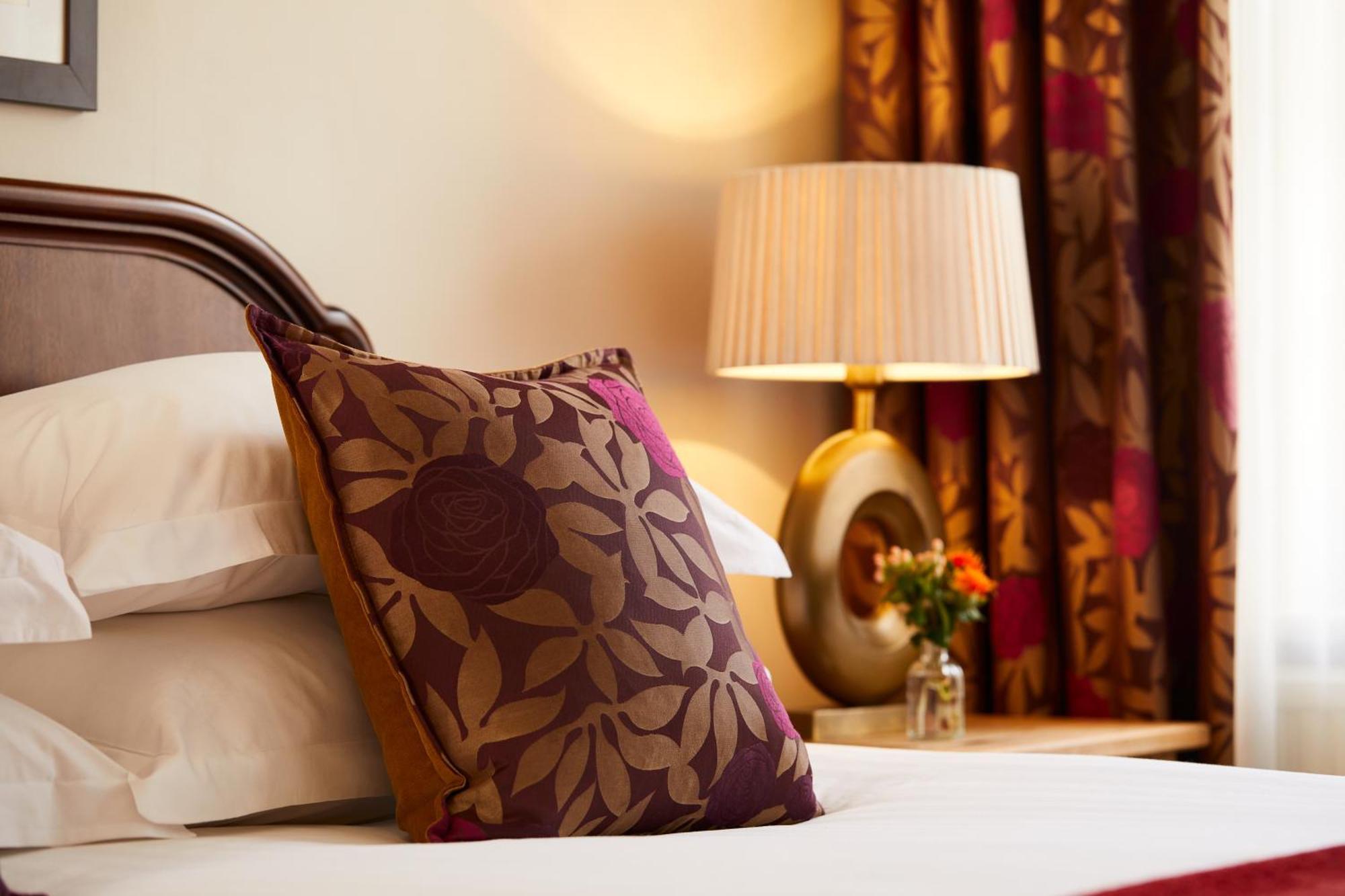 Macdonald Craxton Wood Hotel & Spa Ledsham  Bagian luar foto